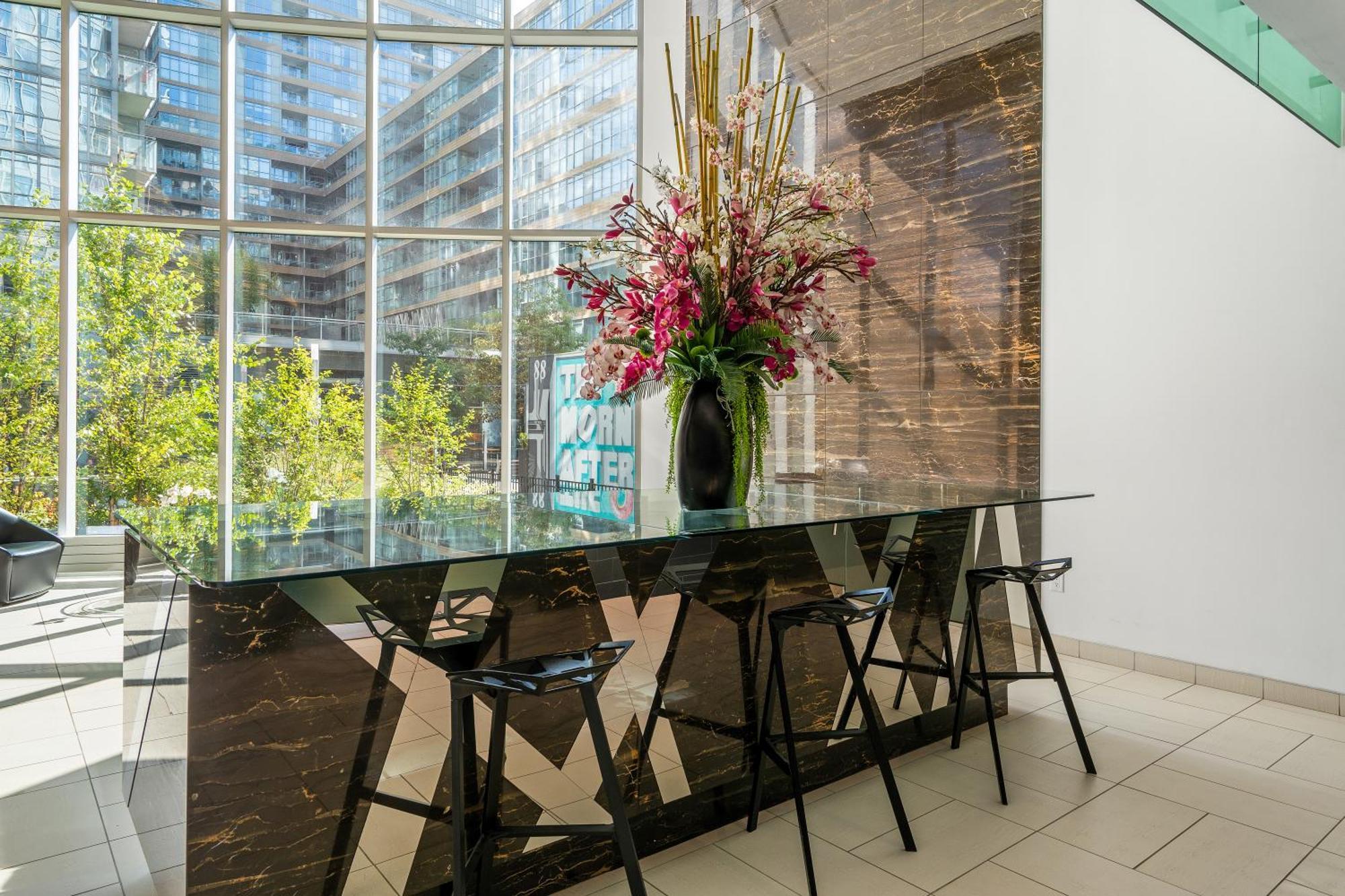 Exquisite Condos By Cn Tower With Parking Toronto Eksteriør billede