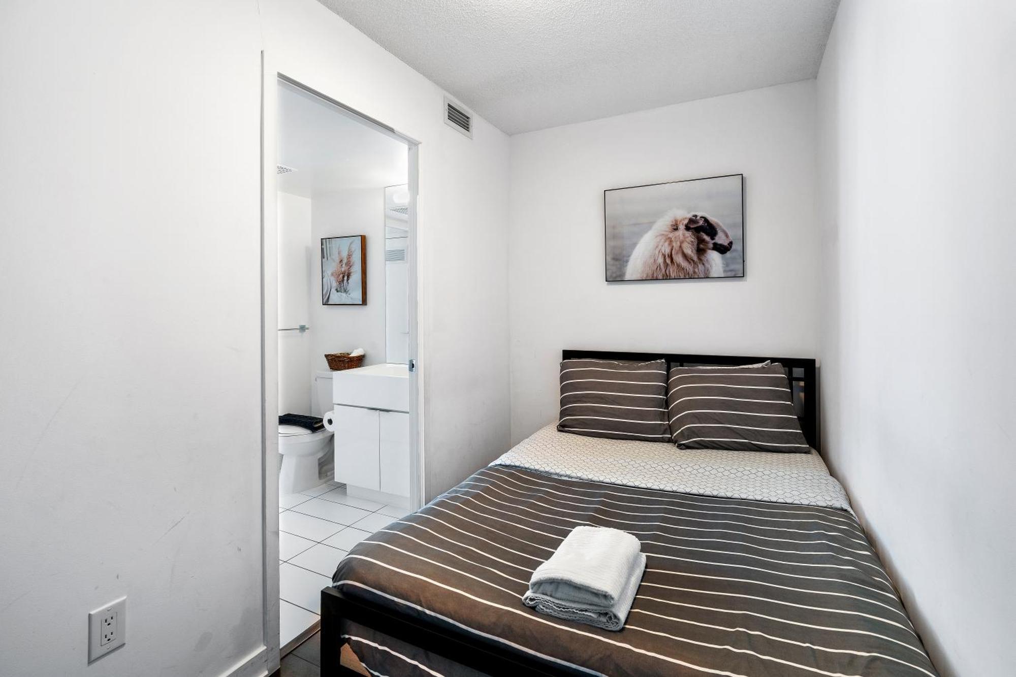Exquisite Condos By Cn Tower With Parking Toronto Eksteriør billede
