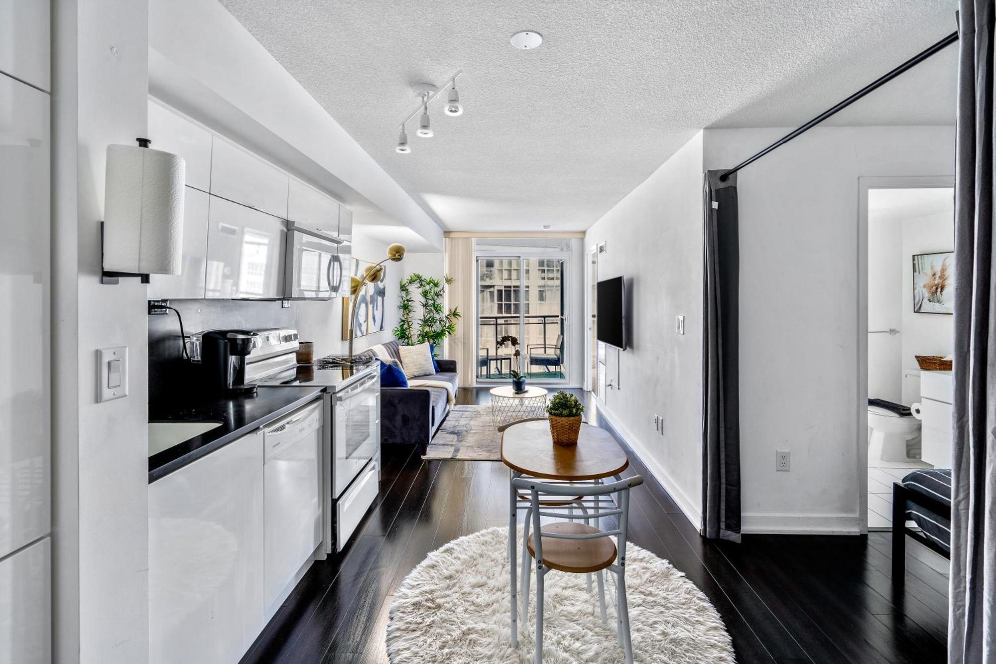 Exquisite Condos By Cn Tower With Parking Toronto Eksteriør billede